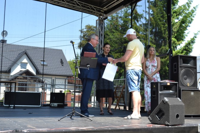 Namiot, scena - część artystyczna, zespół muzyczny.