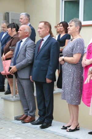 Otwarcie CZP - zaproszeni gośćcie przed Budynkiem Centrum