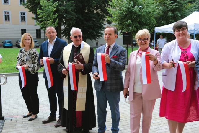 Otwarcie CZP - zaproszeni gośćcie, uroczyste przecięcie wstęgi