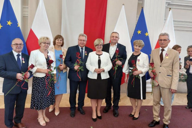 Odznaczeni pracownicy SP ZOZ Jarosław i Teresa Kubas-Hul, wojewoda podkarpacki