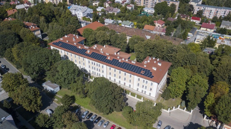 Dron - Widok na Budynek nr 3, ujęcie 2