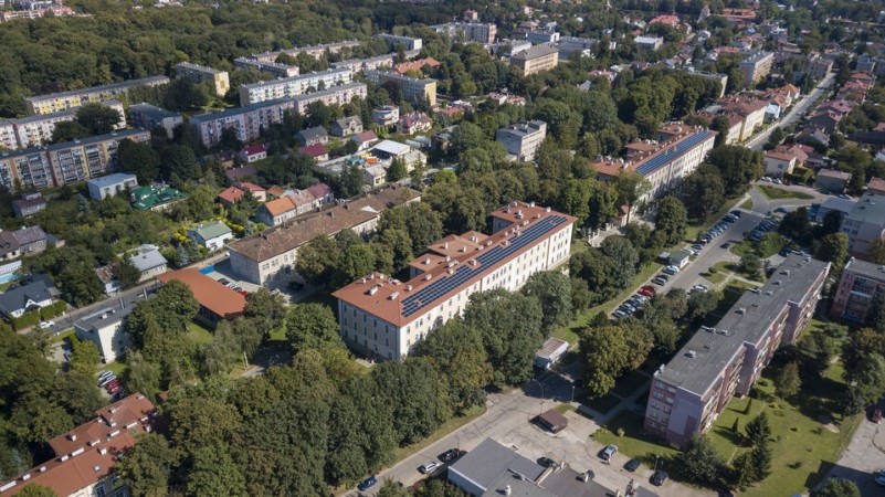 Dron - widok od południowego zachodu na ulicę Kościuszki i okolicę. 