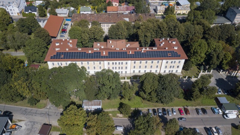 Dron - widok od południa na część ulicy Kościuszki i okolicę, ujęcia 7
