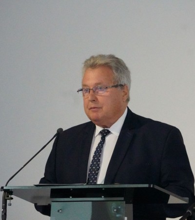 na zdjęciu osoba przemawawiająca-dyrektor szpitala Józef Długoń